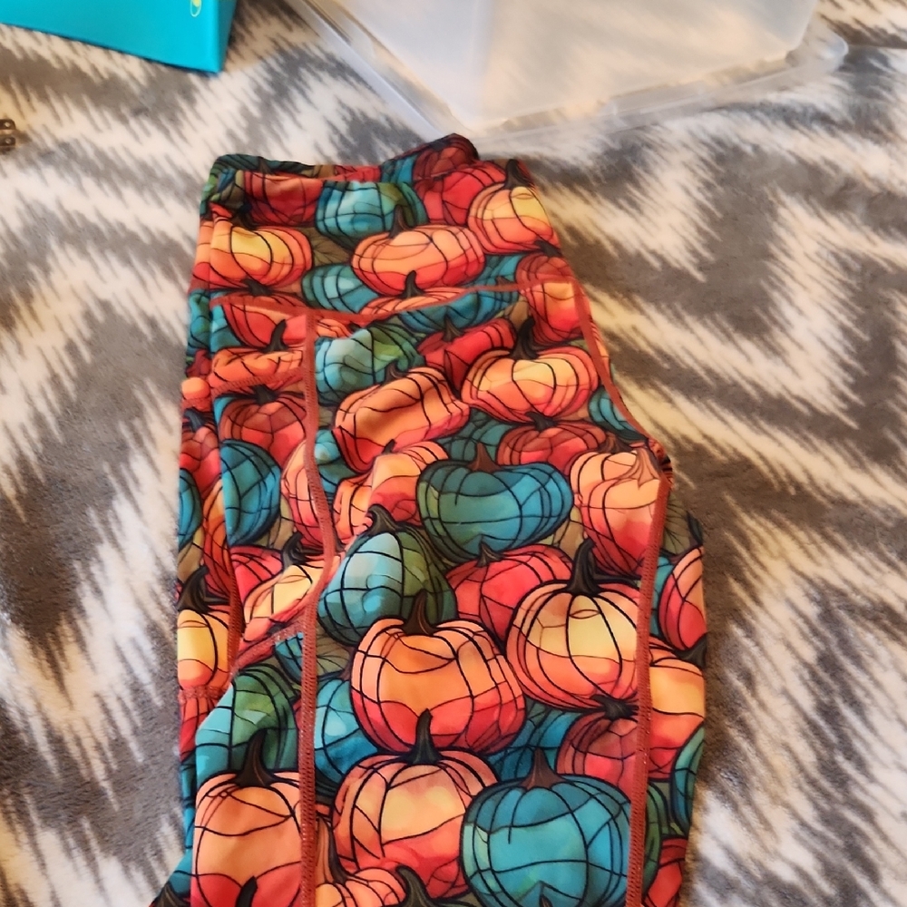 Colorful Pumpkin Print Capri Leggings